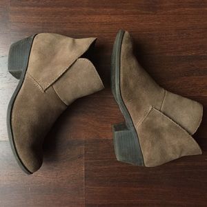 Me too Brown Leather Ankle Boots